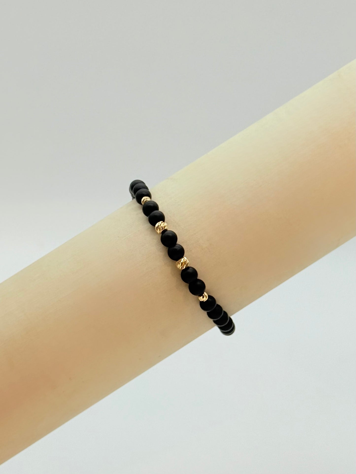 Black Matte Beads With Etched Gold in Bracelet 18K